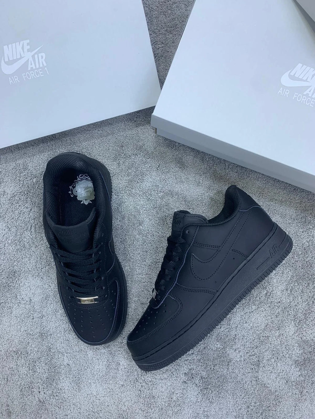 NIKE AIR FORCE 1