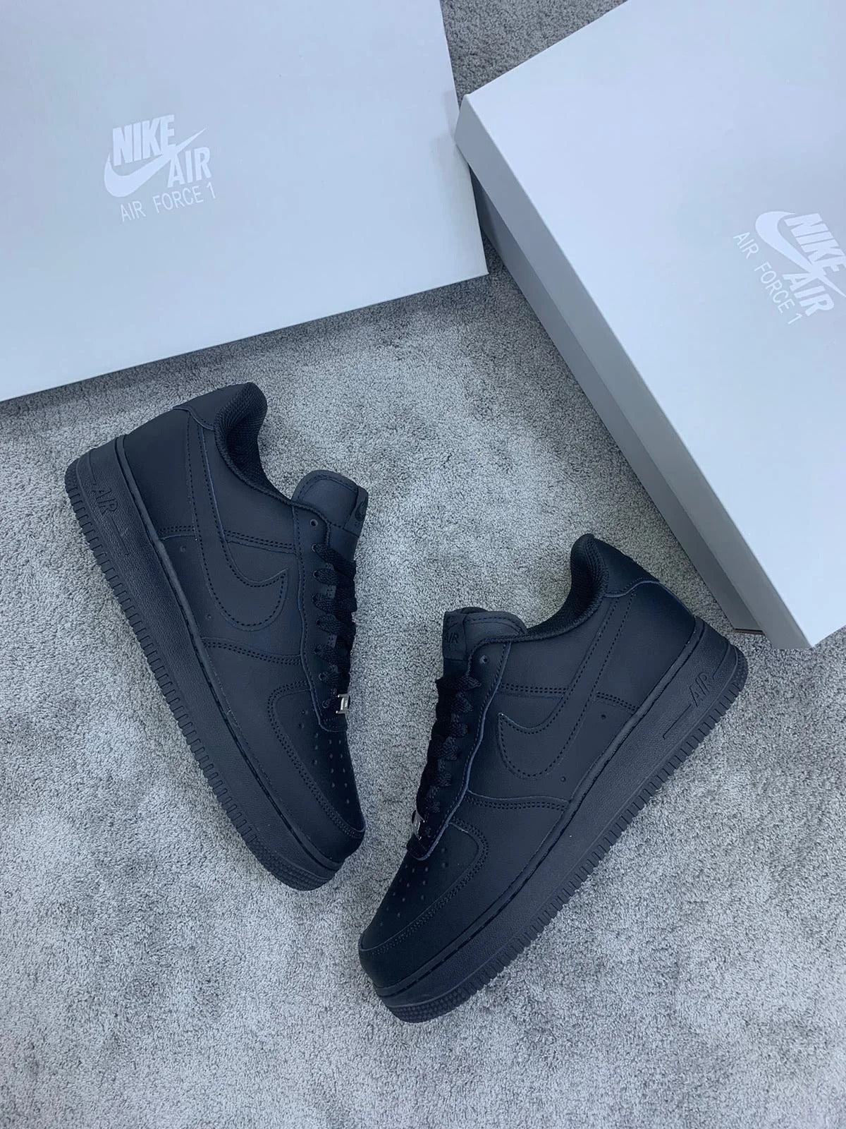 NIKE AIR FORCE 1