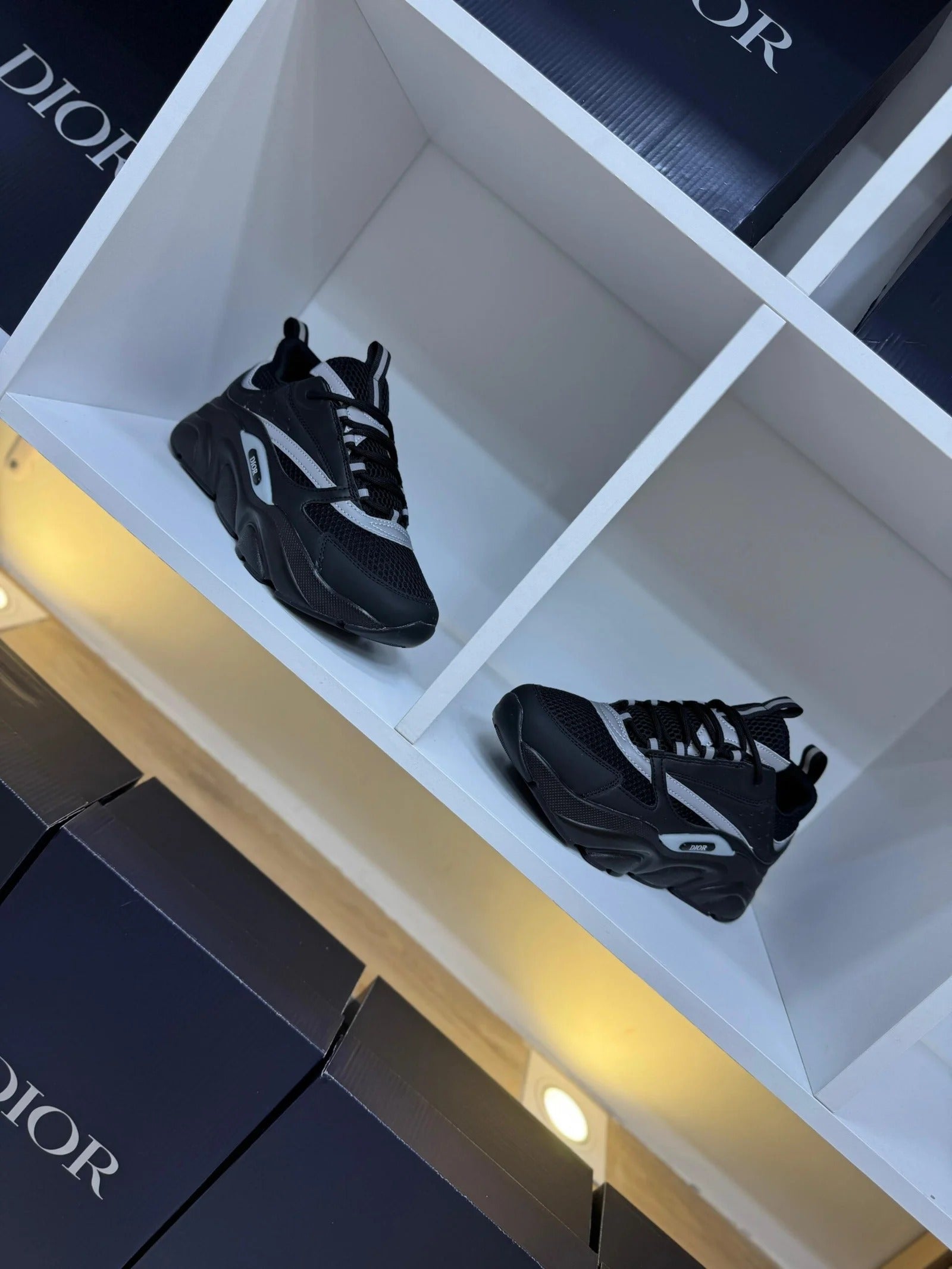 DIOR B22 NEGRAS